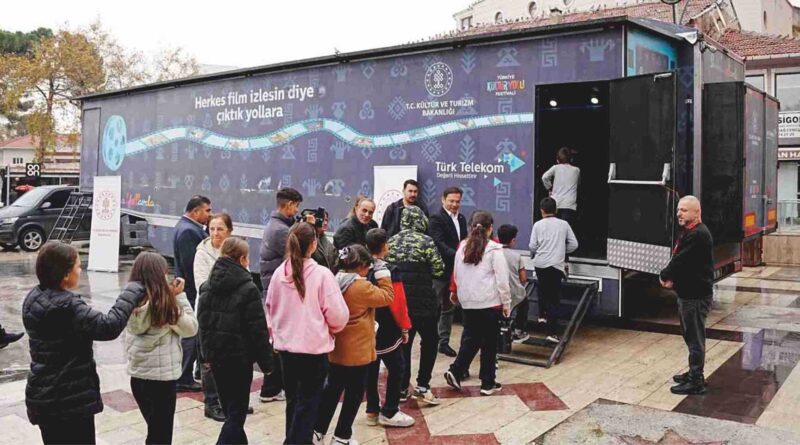 Depremzede Çocukları Şenlendirdi